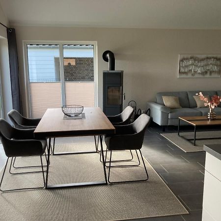Schweiburg Watt'N Blick - Hundefreundliches Ferienhaus Mit Ausblick Ueber Die Wiesen Bis Zum Deich מראה חיצוני תמונה