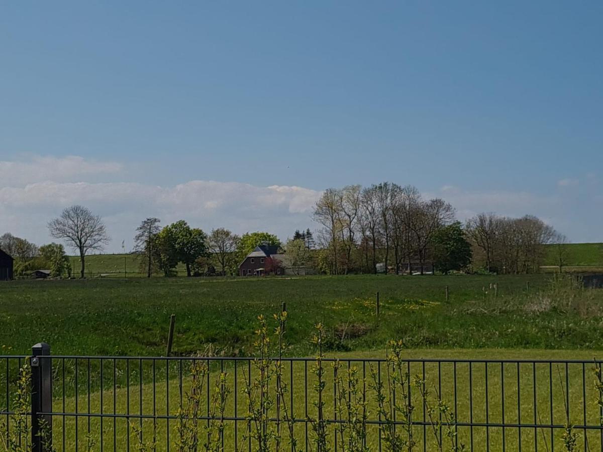 Schweiburg Watt'N Blick - Hundefreundliches Ferienhaus Mit Ausblick Ueber Die Wiesen Bis Zum Deich מראה חיצוני תמונה